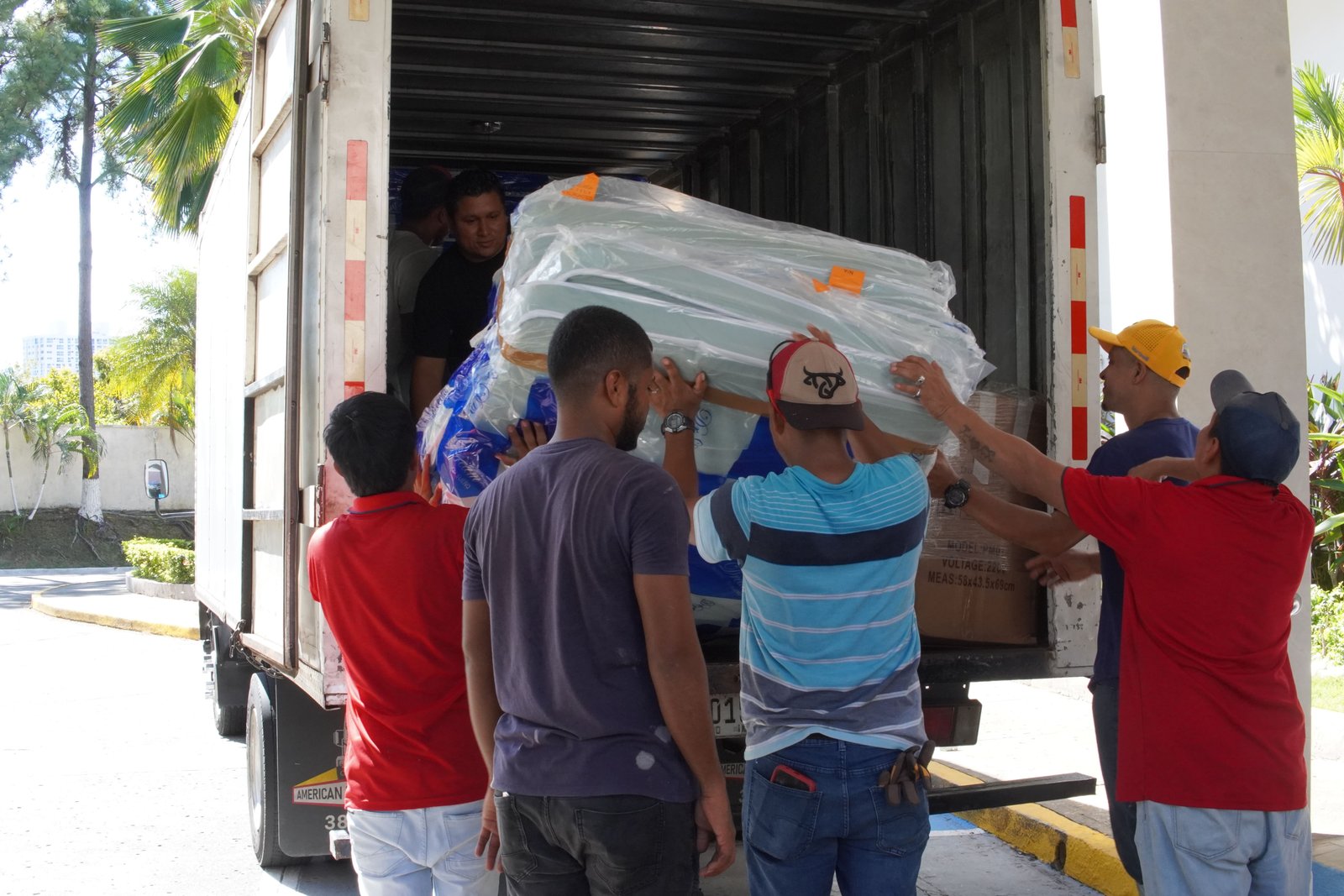 Donaciones a familias afectadas por el terremoto