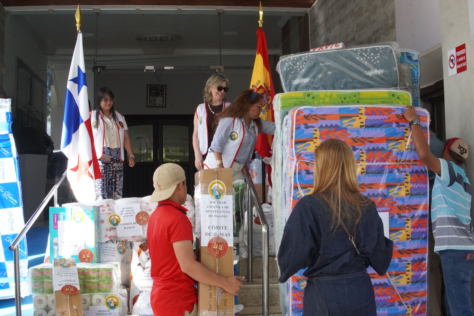 Donaciones a familias afectadas por el terremoto