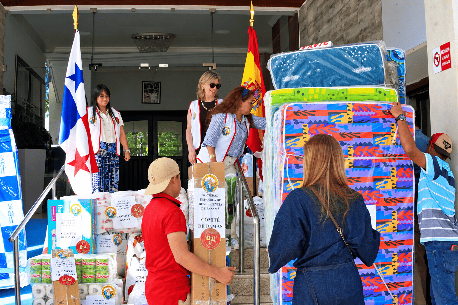 Donaciones a familias afectadas por el terremoto
