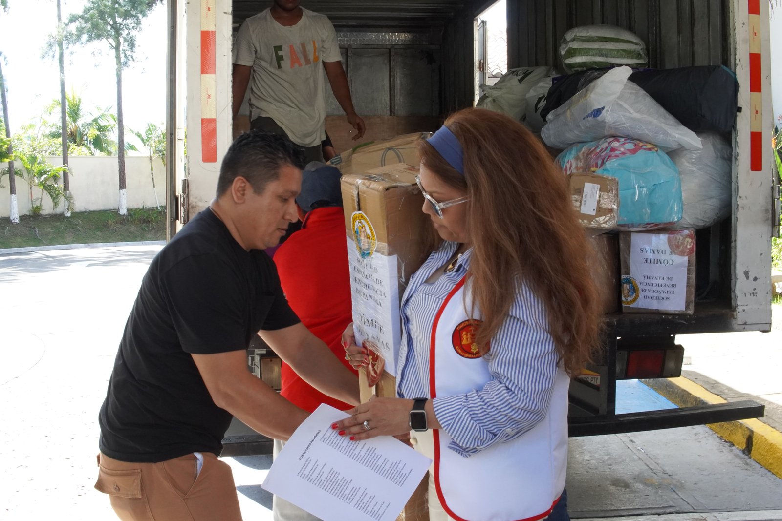 Donaciones a familias afectadas por el terremoto