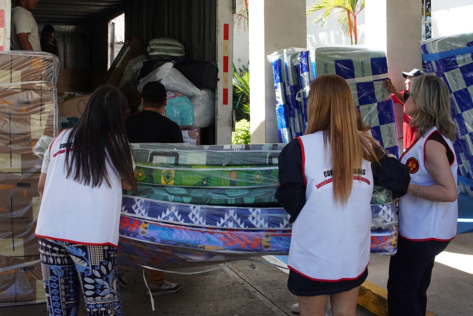 Donaciones a familias afectadas por el terremoto